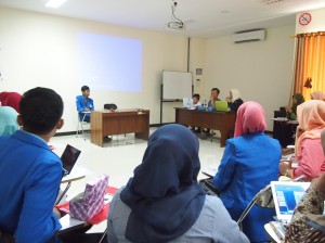 Presentasi proposal PKM oleh mahasiswa