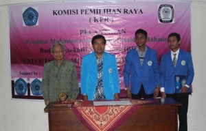 Presma dan Wapresma terpilih setelah dilantik berfoto bersama Rektor dan Ketua BPH