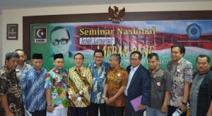 Akbar Tanjung, Ferry Mursyidan Baldan, Mt Arifin pada Seminar nasional Unimus (16/11/2015)