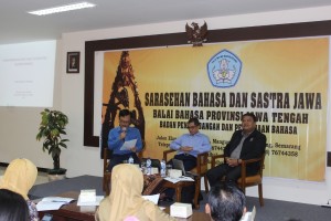 Narasumber dan moderator diskusi