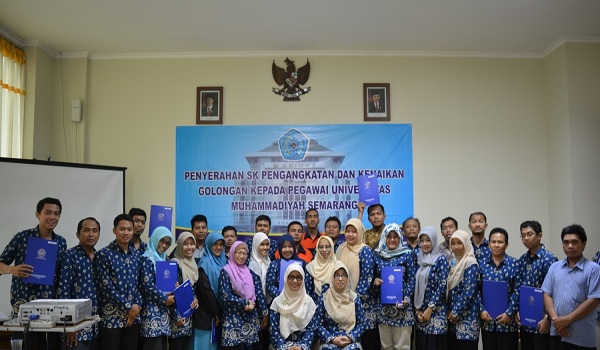 Read more about the article PENYERAHAN SK PENGANGKATAN & KENAIKAN GOLONGAN KARYAWAN UNIMUS