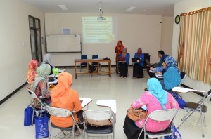 Presentasi oleh peserta 