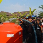 UNIMUS SUBSIDI AIR BERSIH BAGI WARGA YANG MENGALAMI KEKERINGAN AIR DI BLORA