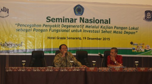 2)Keynote speaker dalam kegiatan semnas