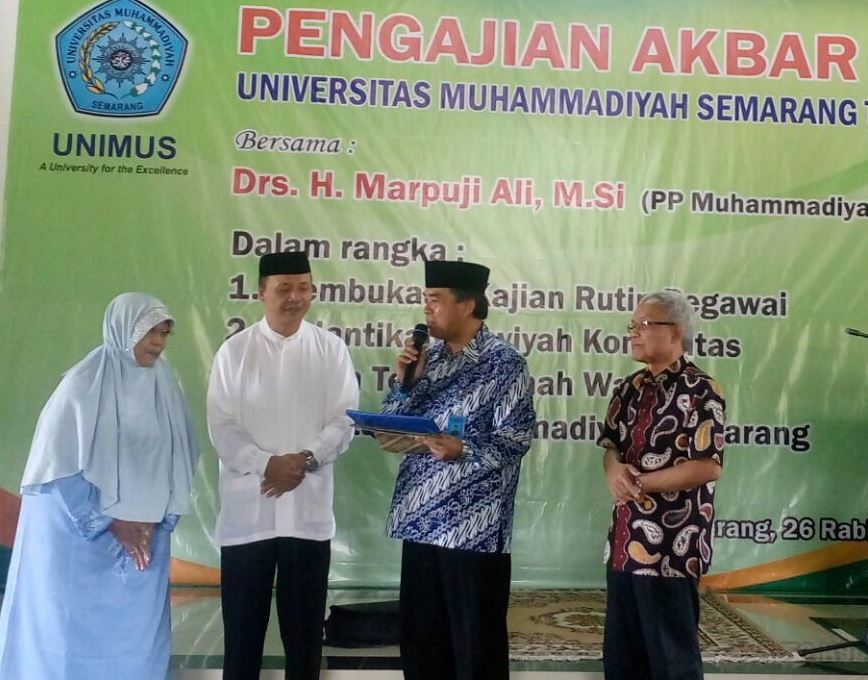 Tanah Untuk Pondok Pesantren Tahfidzul Qur'an kepada Rektor Unimus