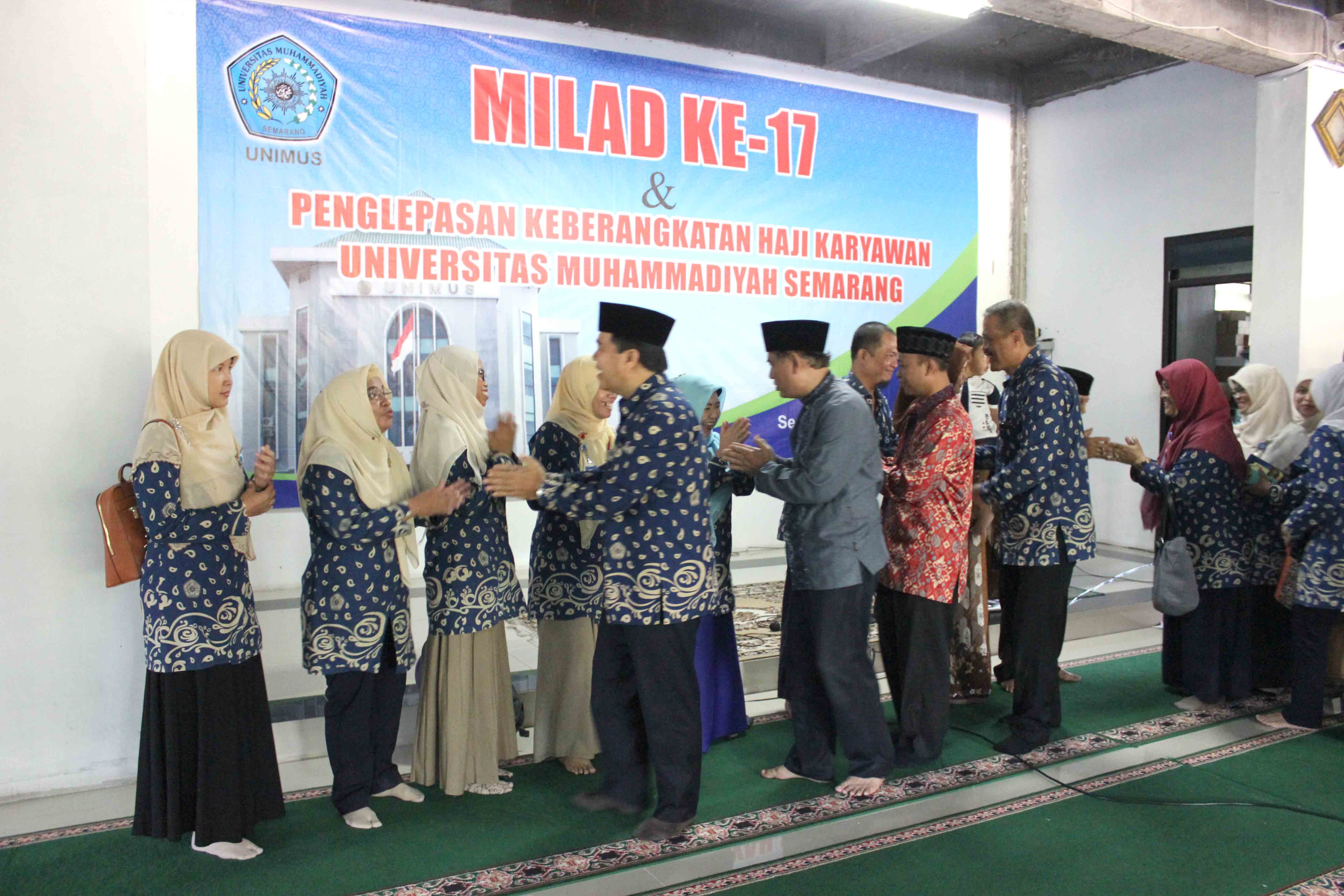 Pelepasan dan pemberian selamat kepada calon haji
