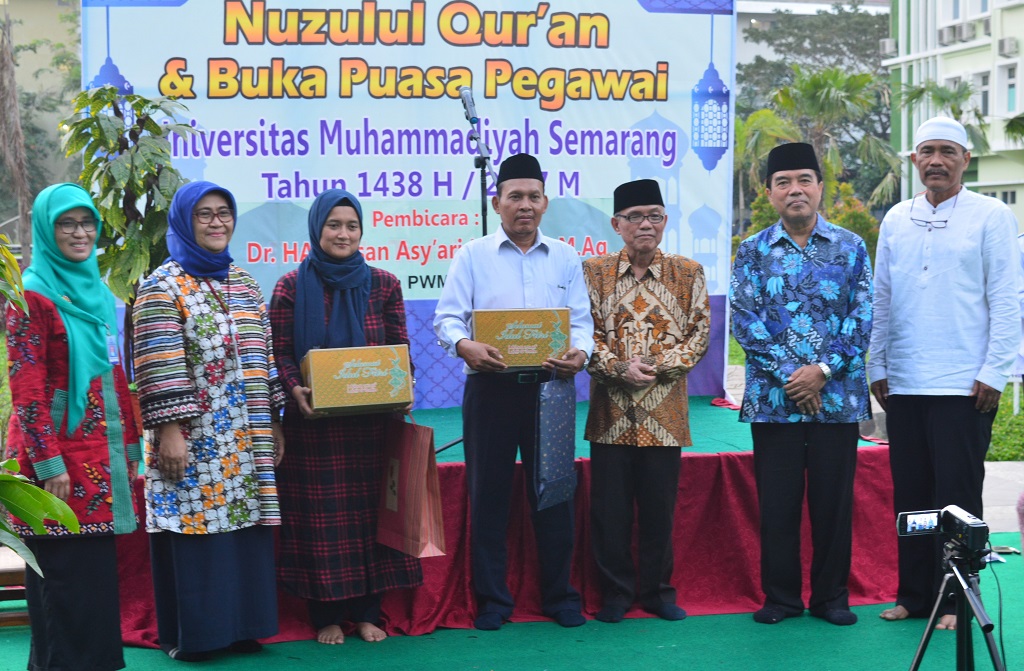 Read more about the article Meriahkan Ramadhan Unimus Gelar Pengajian Nuzulul Qur’an & Buka Puasa Bersama