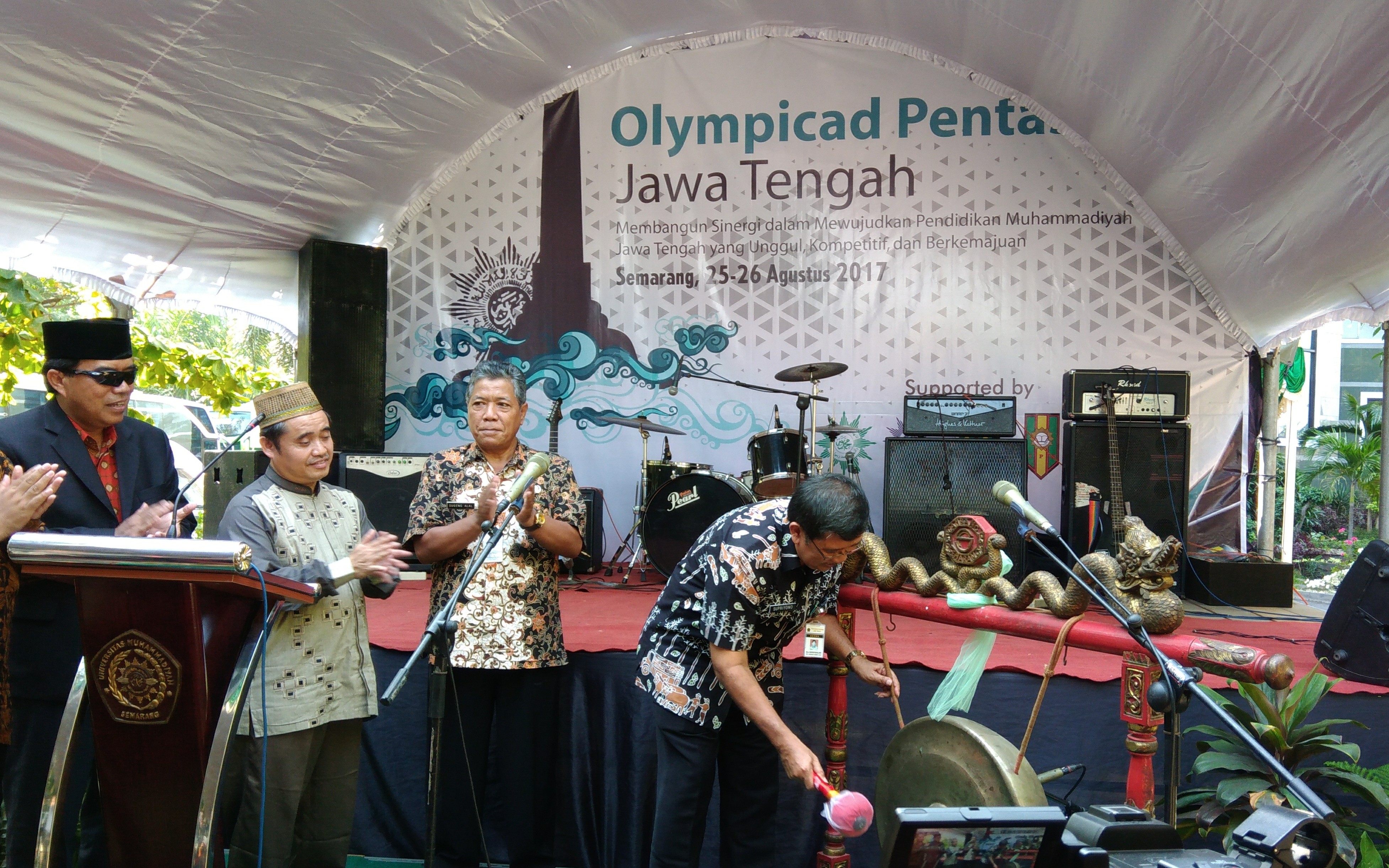 Read more about the article Pembukaan Olympicad dan Pentasbora Jawa Tengah 2017 di Unimus