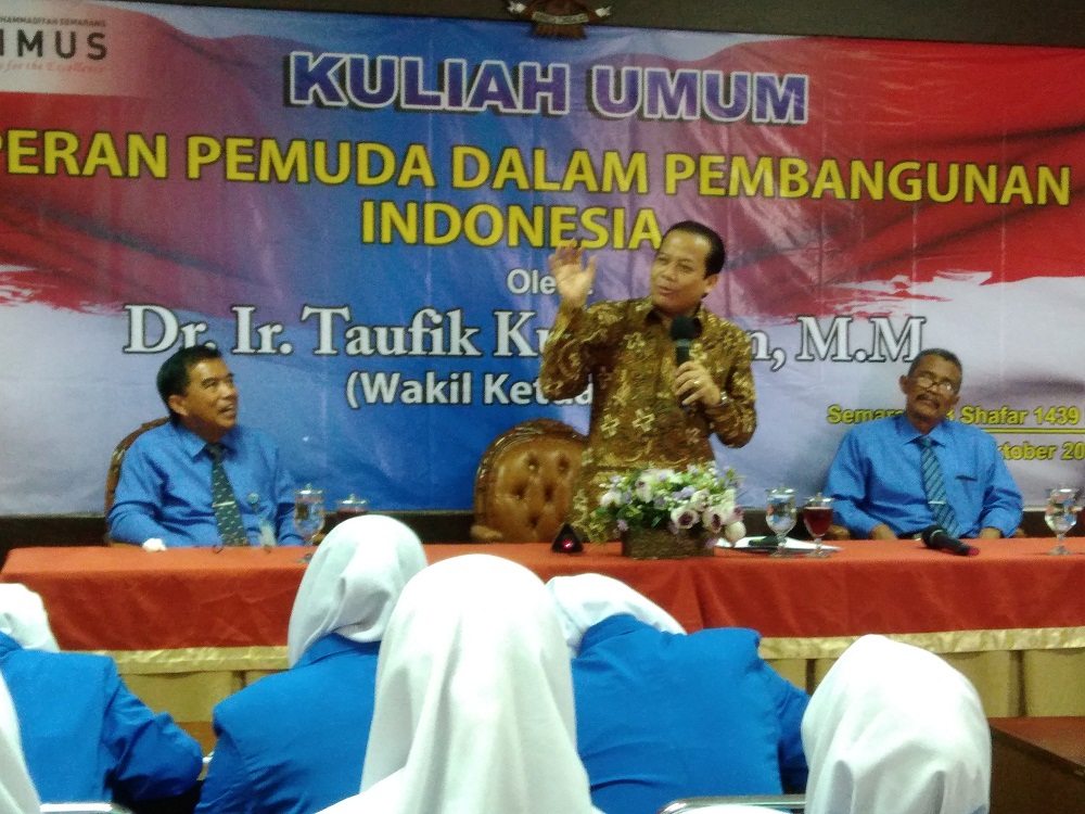 Read more about the article Wakil Ketua DPR RI Beri Kuliah Umum Mahasiswa Unimus