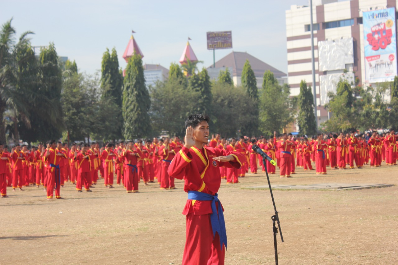 Read more about the article Ratusan Mahasiswa Unimus Ikuti Apel Kebangsaan Tapak Suci Deklarasikan Dukungan NKRI