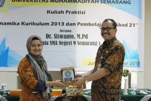 Read more about the article Gandeng Kepala SMA Negeri 9 Semarang, PBI Unimus Gelar Kuliah Praktisi