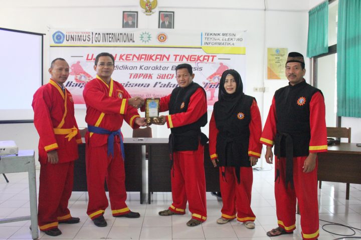 Read more about the article Mahasiswa FT Unimus Ikuti Ujian Kenaikan Tingkat Pencak Silat Tapak Suci