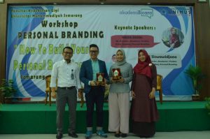 Read more about the article Bangun Personal Branding Bagi Mahasiswa, FKG Unimus Gelar Workshop