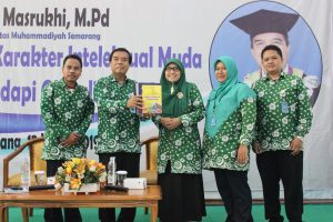 Read more about the article Bangun Karakter Intelektual Muda Hadapi Globalisasi, FMIPA Unimus Gelar Kuliah Pakar