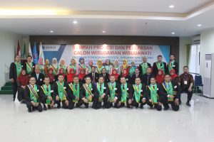 Read more about the article FIKKES Unimus Selenggarakan Angkat Sumpah Profesi dan Pelepasan Calon Wisudawan