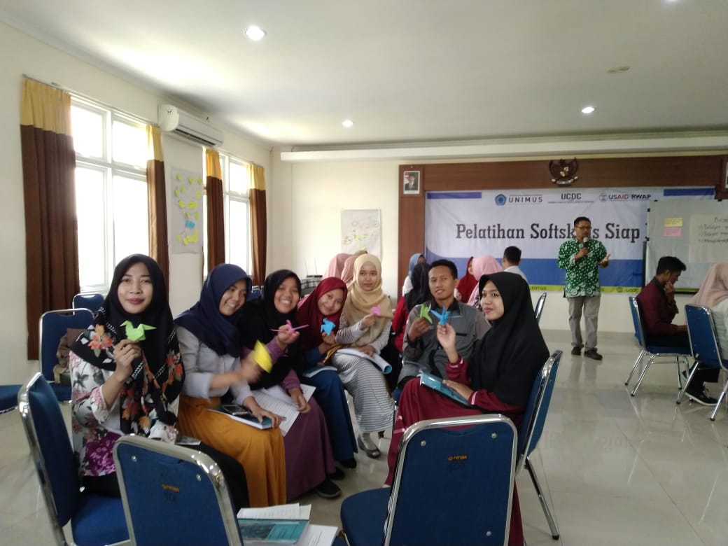 Read more about the article Siapkan Lulusan Sukses Berkarier Melalui Pelatihan Soft Skill Siap Kerja