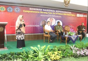 Read more about the article Optimalkan Kualitas Perawatan Pasien Head Injury Prodi Ners Gelar Seminar Nasional