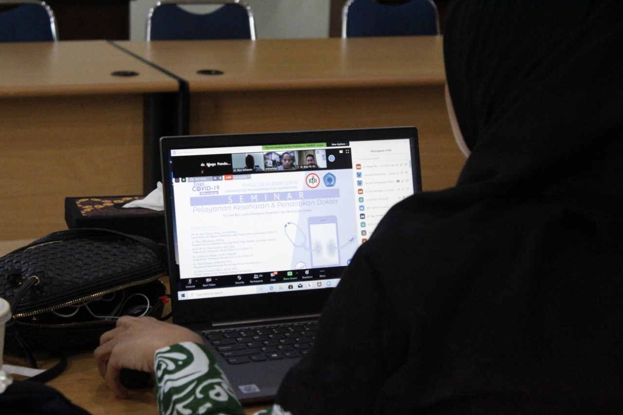 Read more about the article Mantabkan  Pelayanan Kesehatan & Pendidikan Dokter Era Pandemi, FK Unimus Gelar Webinar
