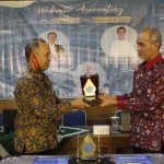 PRODI S1 AKUNTANSI UNIMUS BERI PEMAHAMAN MAHASISWA DAMPAK COVID TERHADAP DUNIA BISNIS MELALUI WEBINAR