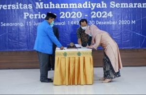 Read more about the article Rektor kembali Lantik dan Serahkan SK Pejabat Struktural Periode 2020 /2024