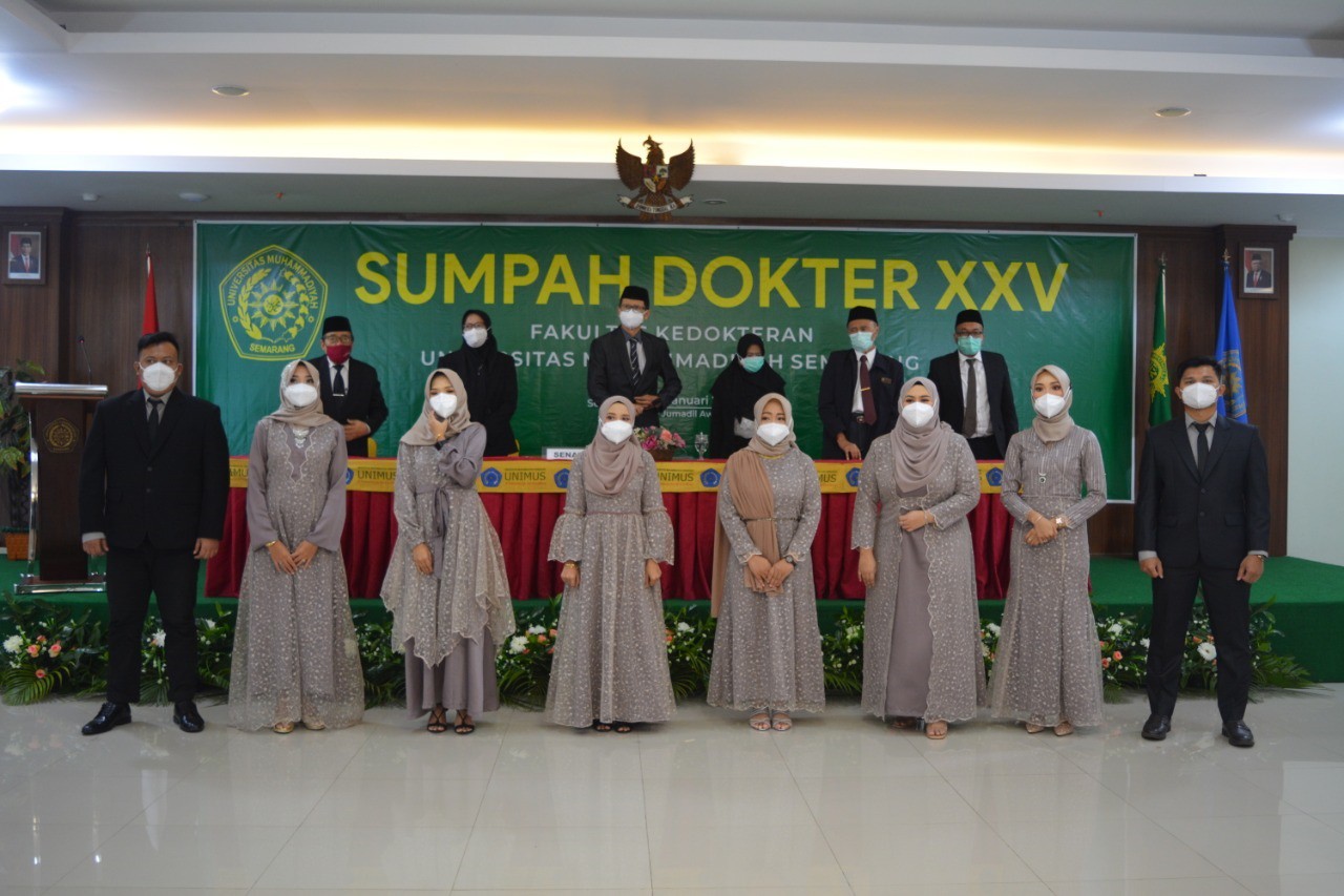 Read more about the article FK Unimus Ambil Sumpah Delapan Dokter Baru