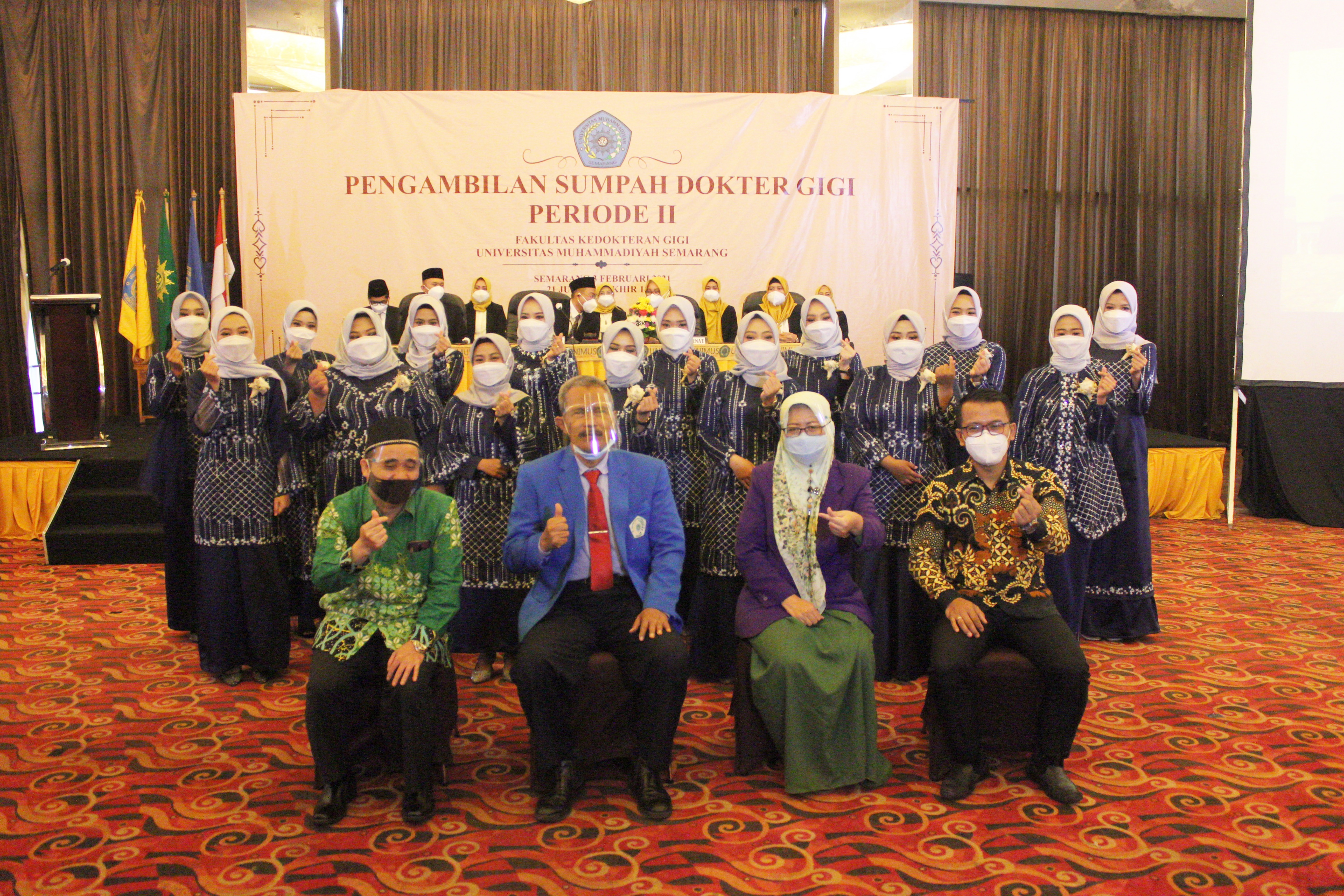 Read more about the article FKG Unimus Ambil Sumpah 15 Dokter Gigi Baru