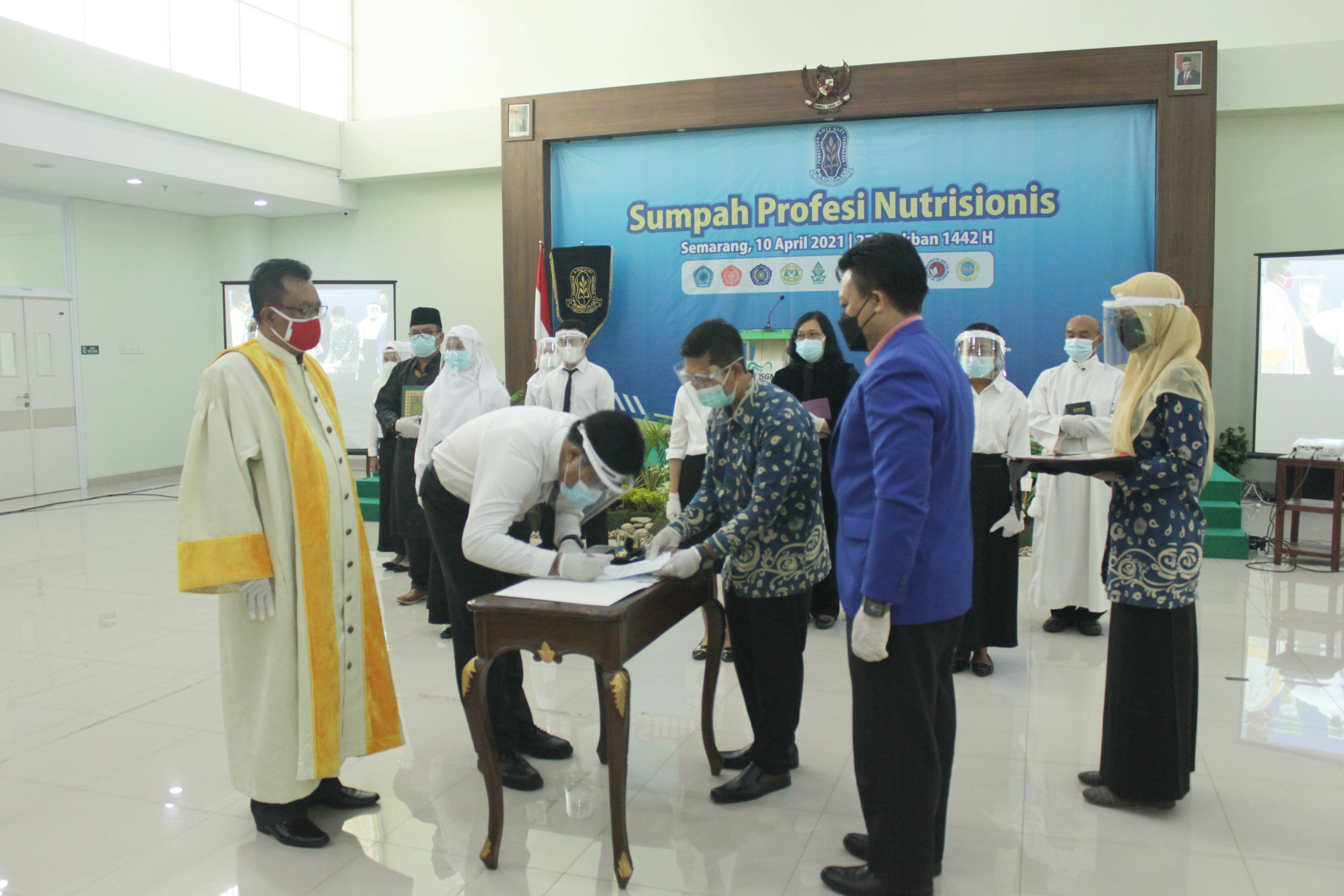 Read more about the article Prodi Gizi Unimus Tuan Rumah Sumpah Profesi Nutrisionis 2021