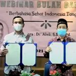 Penandatanganan Kerjasama UNIMUS dengan ERLANGGA cabang Semarang pada acara Webinar Bulan Bahasa dengan tema “Berbahasa Sehat Indonesia Tangguh”