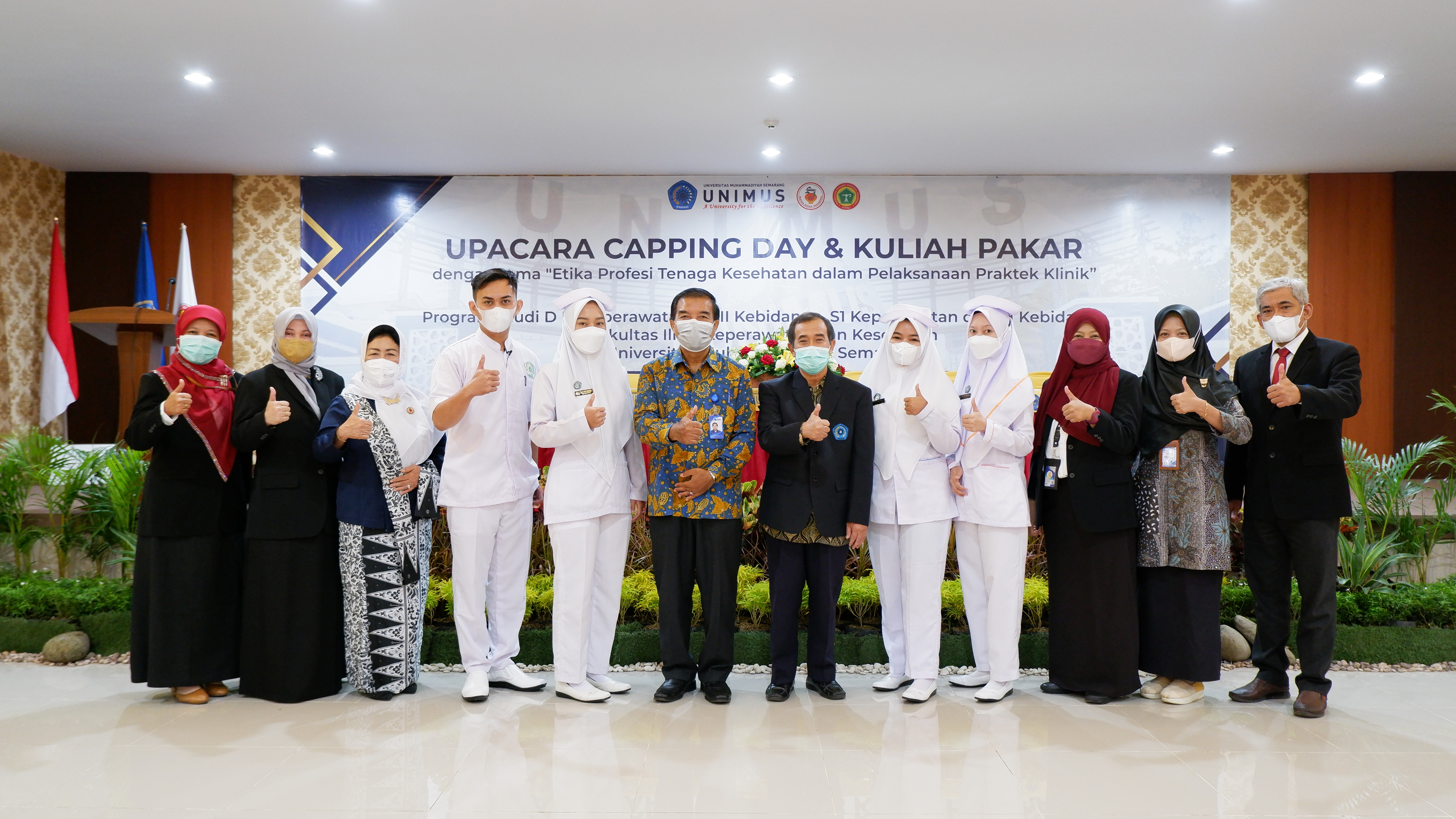 Read more about the article 440 Mahasiswa FIKKES Unimus Ikuti Capping Day dan Kuliah Pakar