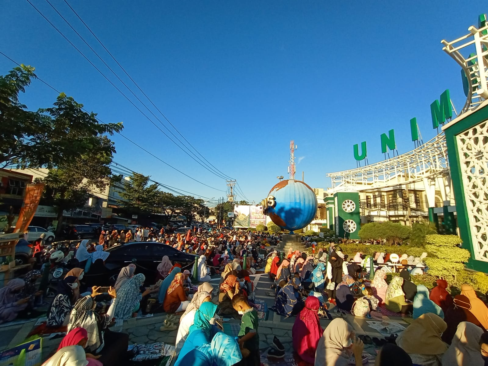 Read more about the article ANTUSIASME JAMAAH MENGIKUTI SHOLAT IDHUL ADHA 1443 H DI HALAMAN KAMPUS UNIMUS