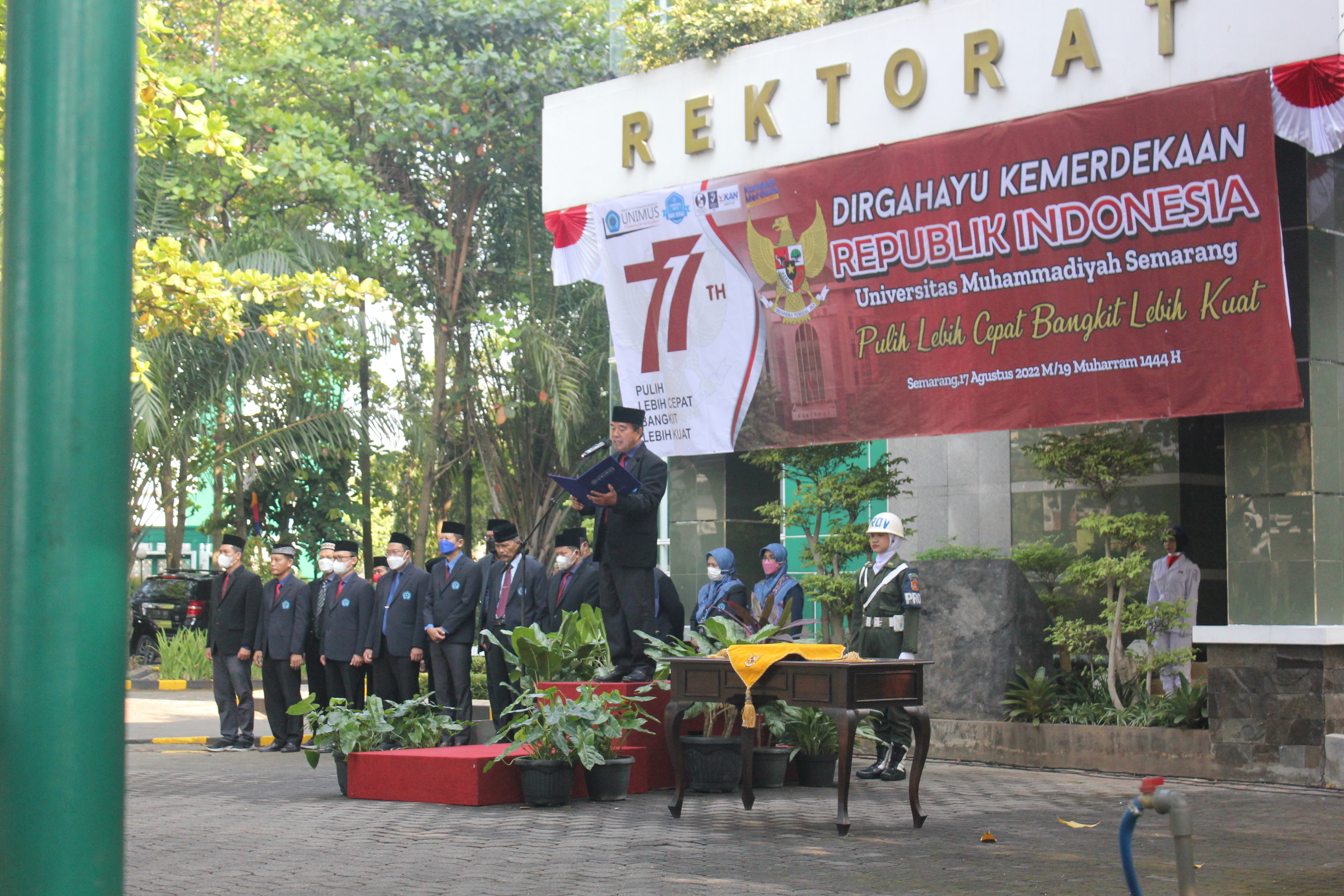 Read more about the article Peringati HUT Kemerdekaan RI ke-77, Unimus Gelar Upacara Bendera dan Pemberian Penghargaan