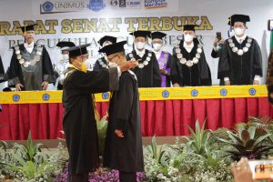 Read more about the article Unimus Gelar Pengukuhan Guru Besar Pertama