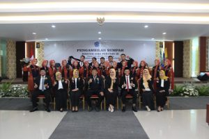 Read more about the article Fakultas Kedokteran Gigi Unimus Angkat Sumpah 19 Dokter Gigi Baru