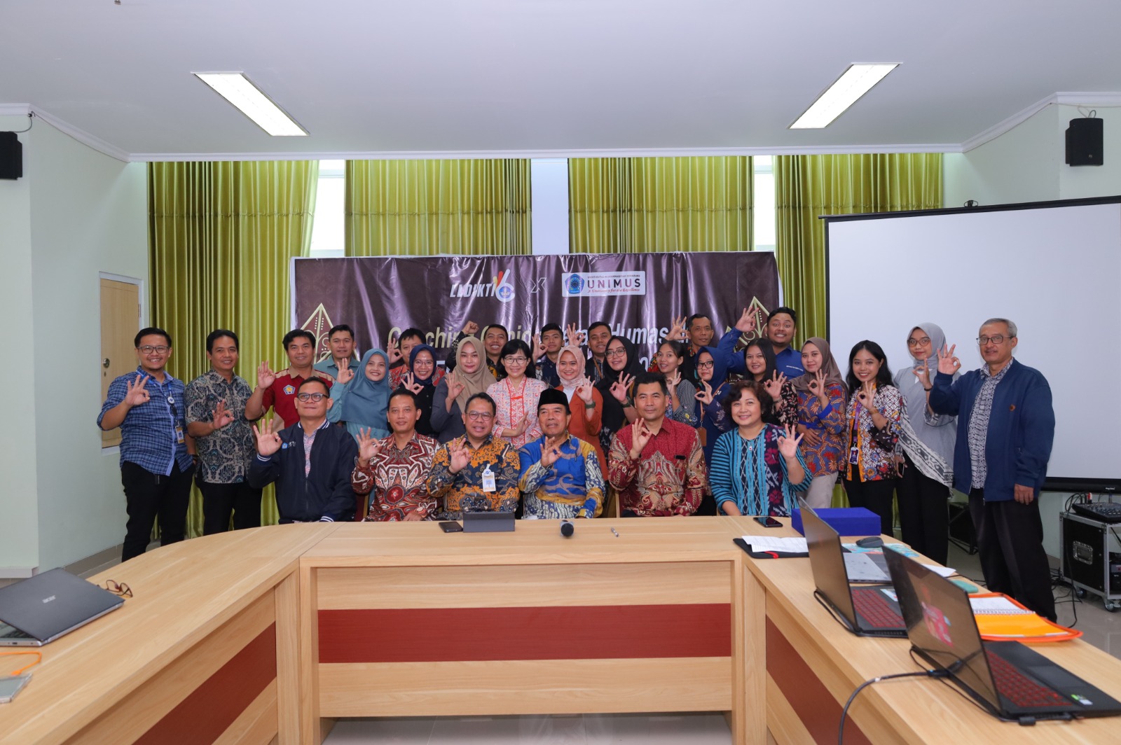 Read more about the article UNIMUS Tuan Rumah Agenda Coaching Clinic : Peran Humas di Era Digital & Society 5.0 LLDIKTI Wilayah VI