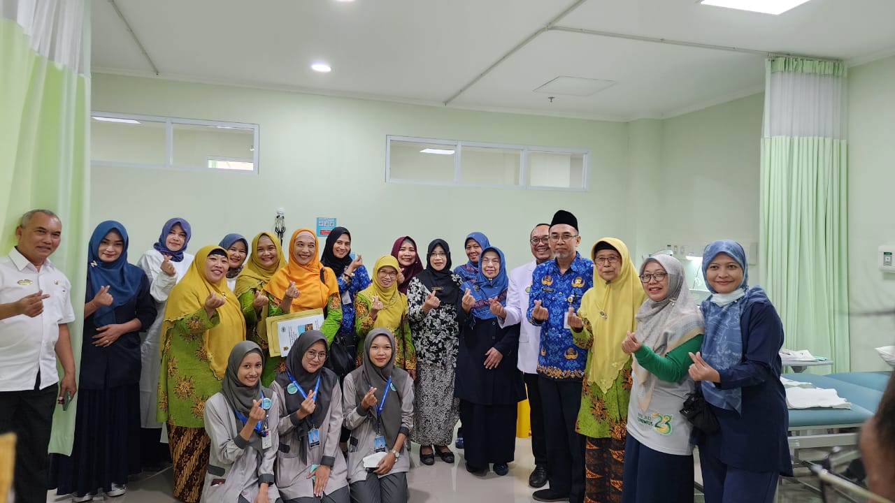 Read more about the article Tingkatkan Keluarga Berencana, UNIMUS Bersama BKKBN Jawa Tengah dan Pemerintah Kota Semarang Gelar Bakti Sosial ‘Aisyiyah