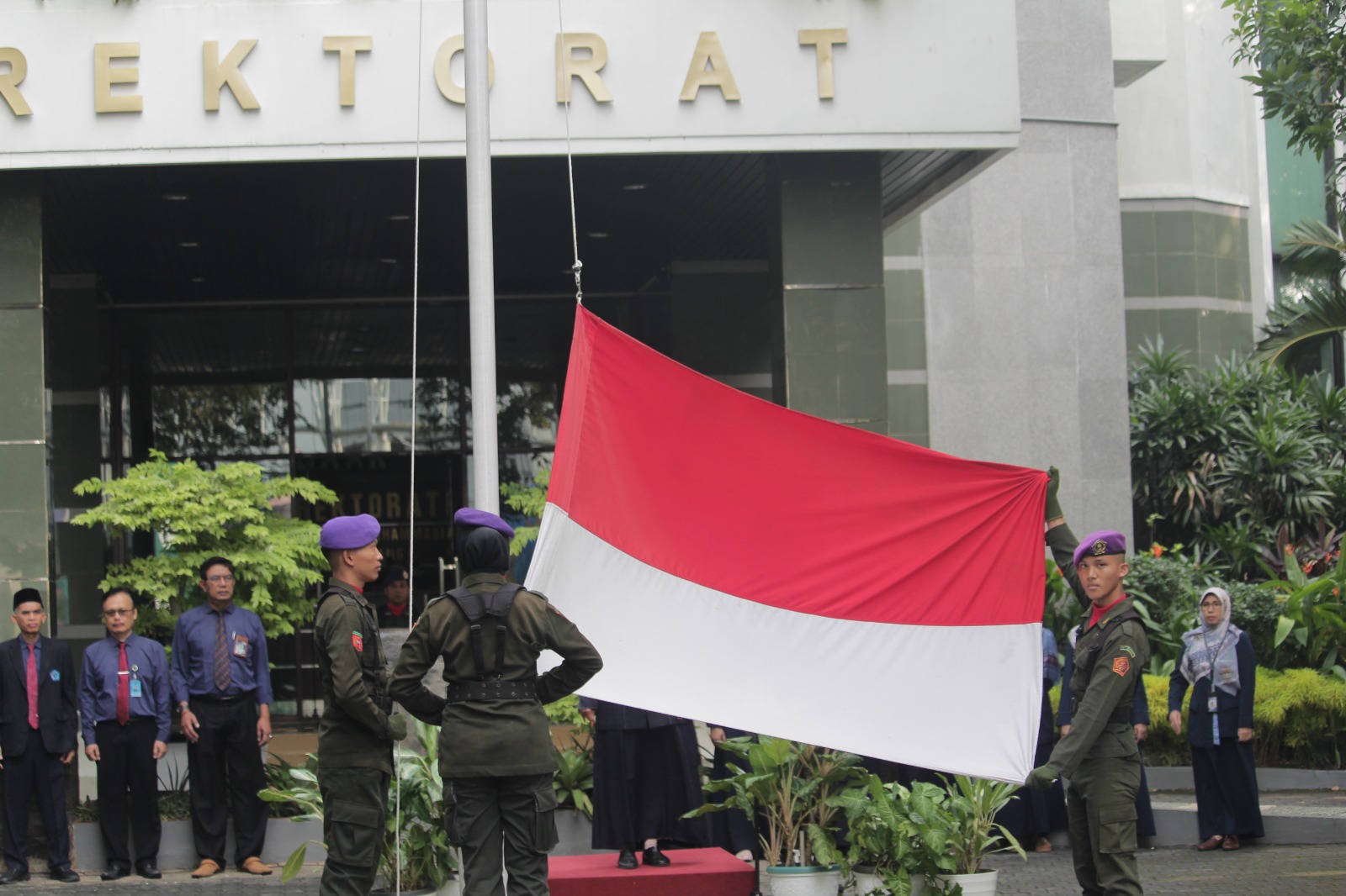 Read more about the article Peringati Hari Pendidikan Nasional, Unimus Gelar Upacara Bendera