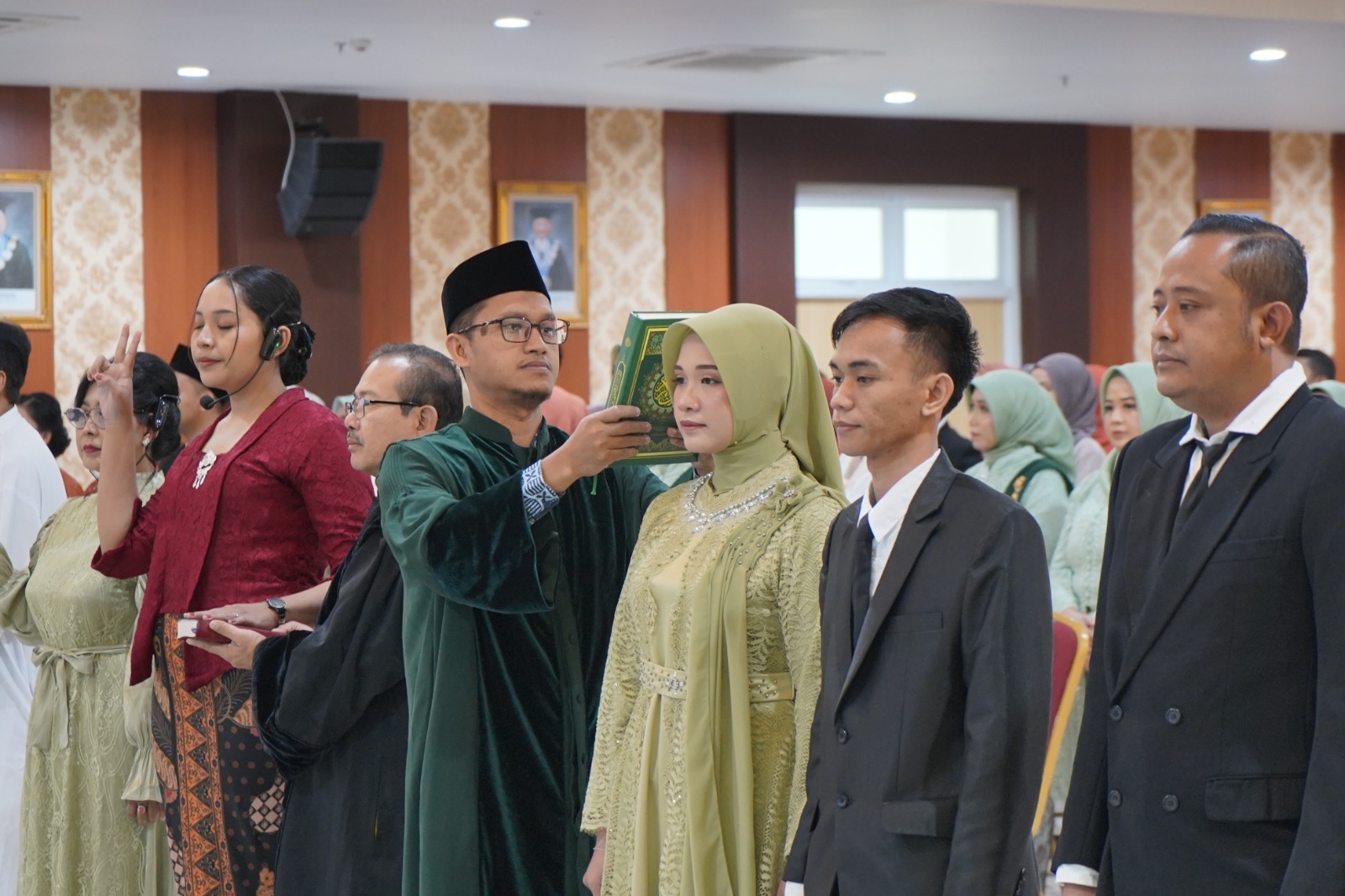 Read more about the article FIKKES Unimus Angkat Sumpah Profesi 162 Tenaga Kesehatan Periode Mei 2024