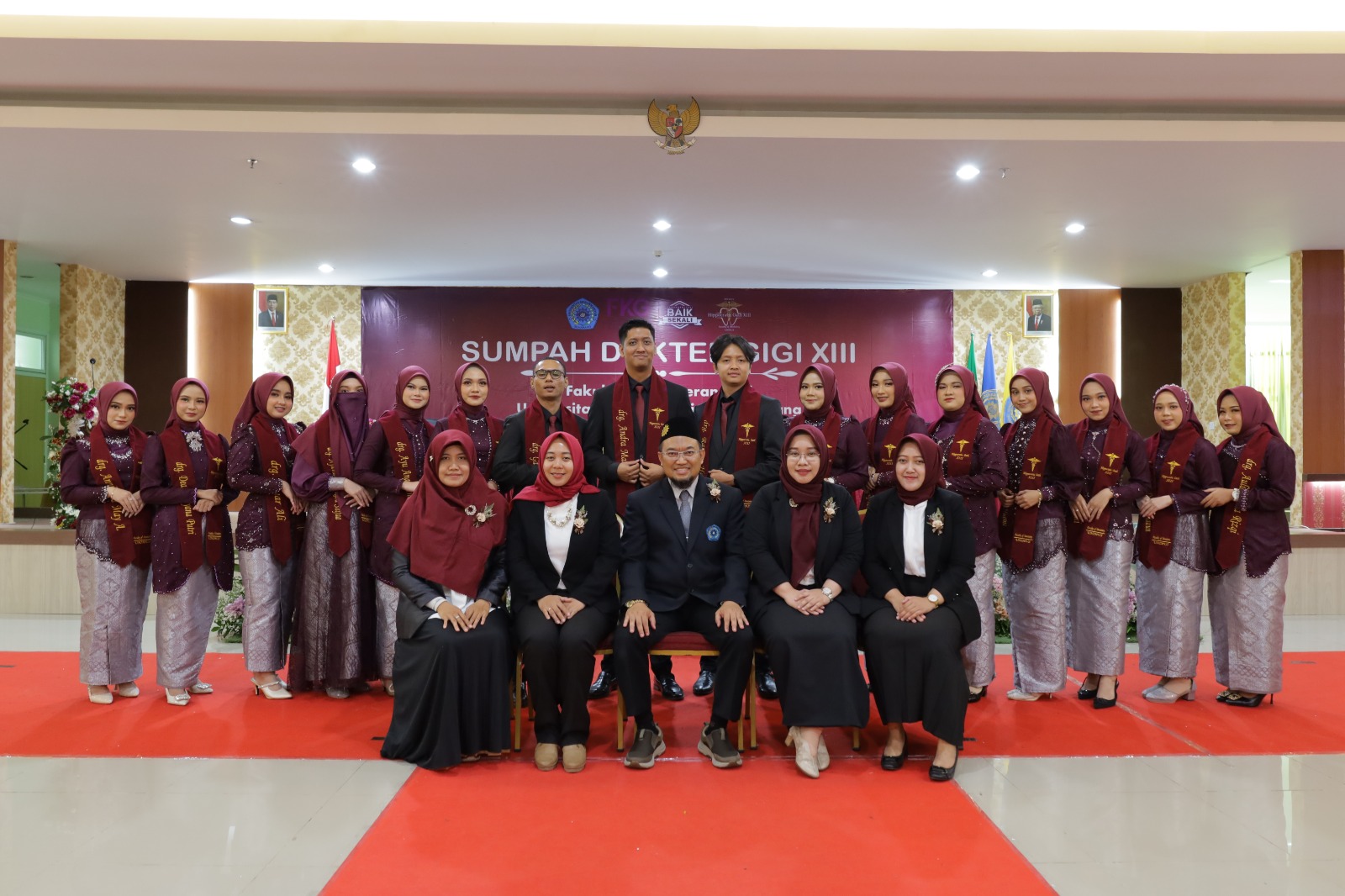 Read more about the article Angkat Sumpah Dokter Gigi Periode XIII, FKG Unimus Angkat Sumpah Sebanyak 16 Dokter Gigi Baru