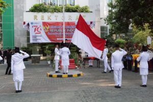 Read more about the article Upacara bendera Peingati HUT ke-79 Indonesia, Unimus gelar upacara bendera di halaman Rektorat