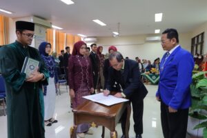 Read more about the article Sumpah Profesi FIKKES UNIMUS Komitmen Lulusan dalam Mengabdi untuk Kesehatan Masyarakat