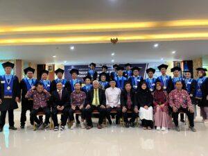 Read more about the article FTIK Unimus Lepas 43 Lulusan pada Wisuda ke-46 Periode Juni 2025