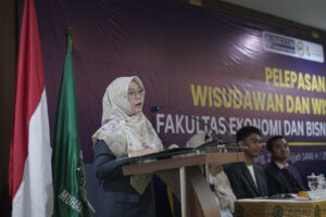 Read more about the article FEB UNIMUS Lepas 126 Wisudawan, Tekankan Kompetensi dan Kepercayaan Diri sebagai Sarjana Unggul