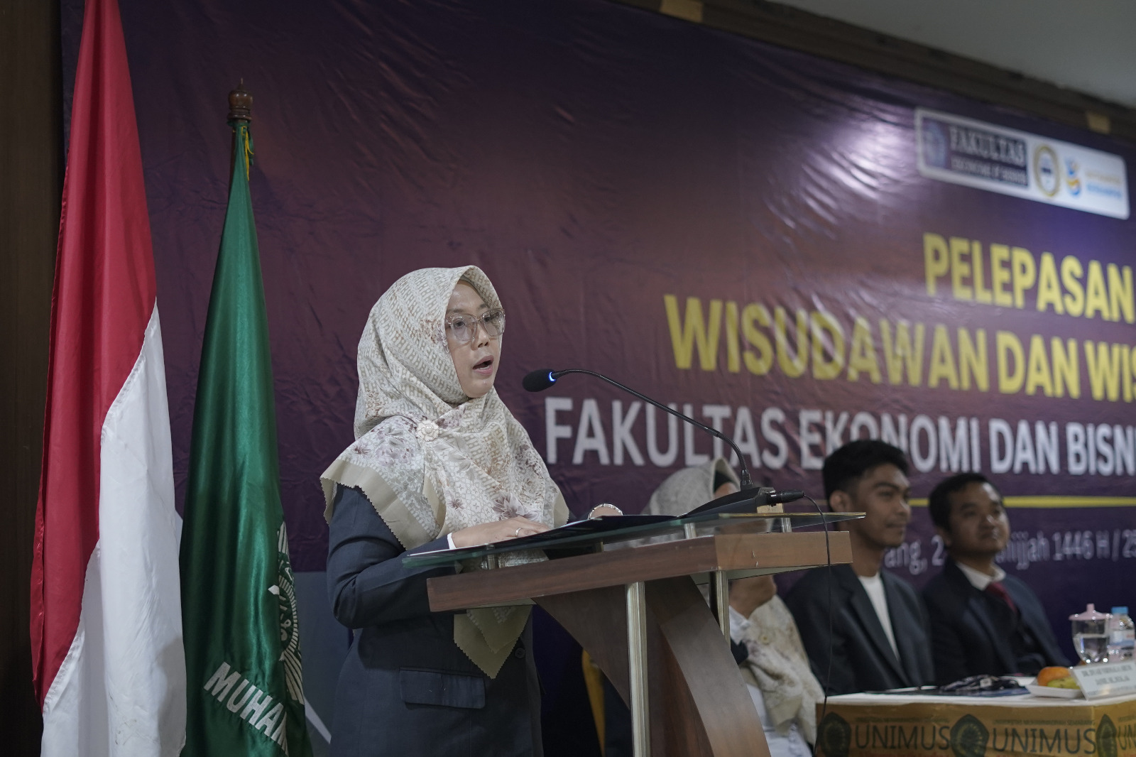 Read more about the article FEB UNIMUS Lepas 126 Wisudawan, Tekankan Kompetensi dan Kepercayaan Diri sebagai Sarjana Unggul