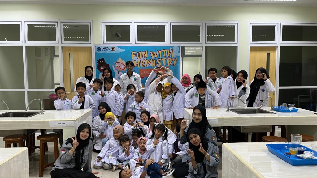 Mengenal Kimia dengan Cara Menyenangkan, Unimus Gelar Fun With Chemistry
