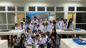 Read more about the article Mengenal Kimia dengan Cara Menyenangkan, Unimus Gelar Fun With Chemistry