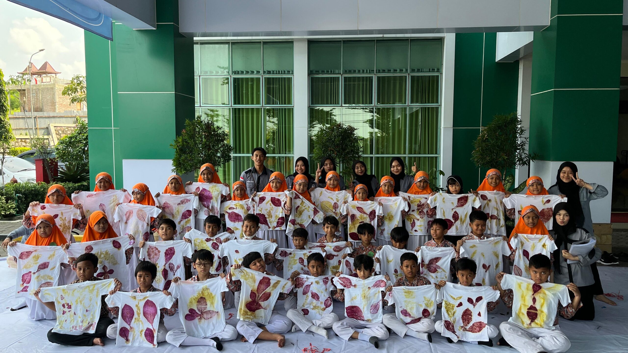 Read more about the article Program Kemitraan Masyarakat Kolaborasi S1 Pendidikan Kimia Unimus dan SD Aisyiyah Saubari Bening