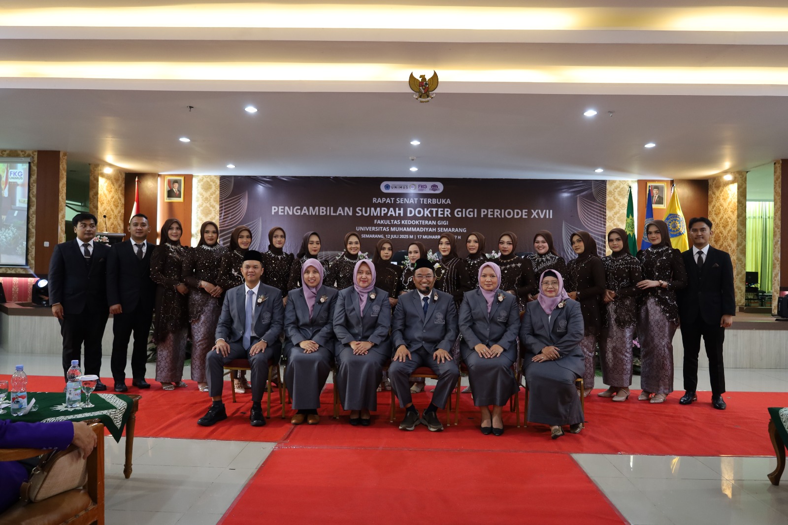 Read more about the article FKG Unimus Kukuhkan 18 Dokter Gigi Baru dalam Angkat Sumpah Profesi ke-17