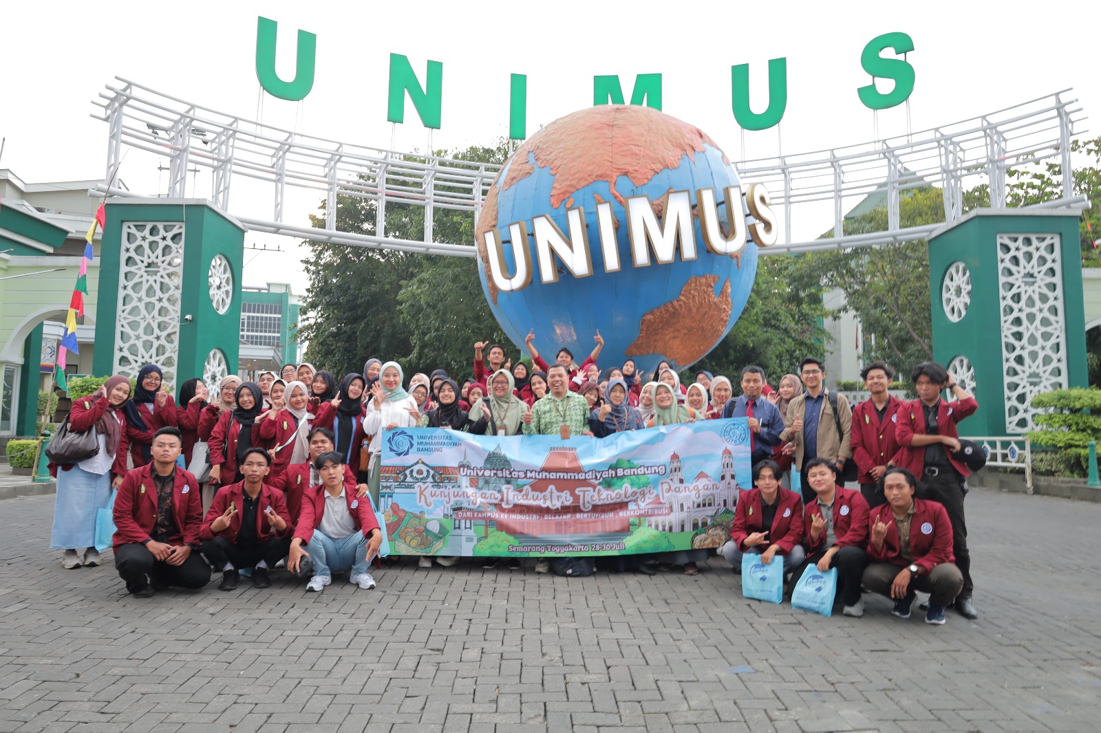 Read more about the article Perkuat Sinergi Antar Perguruan Tinggi Muhammadiyah S1 Tekpang Unimus Sambut Hangat Kunjungan Prodi S1 Tekpang UM Bandung