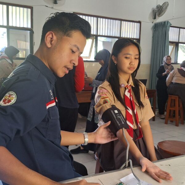 UNIMUS dan Puskesmas Tlogosari Kulon Gelar Cek Kesehatan Gratis untuk Pelajar di Kota Semarang