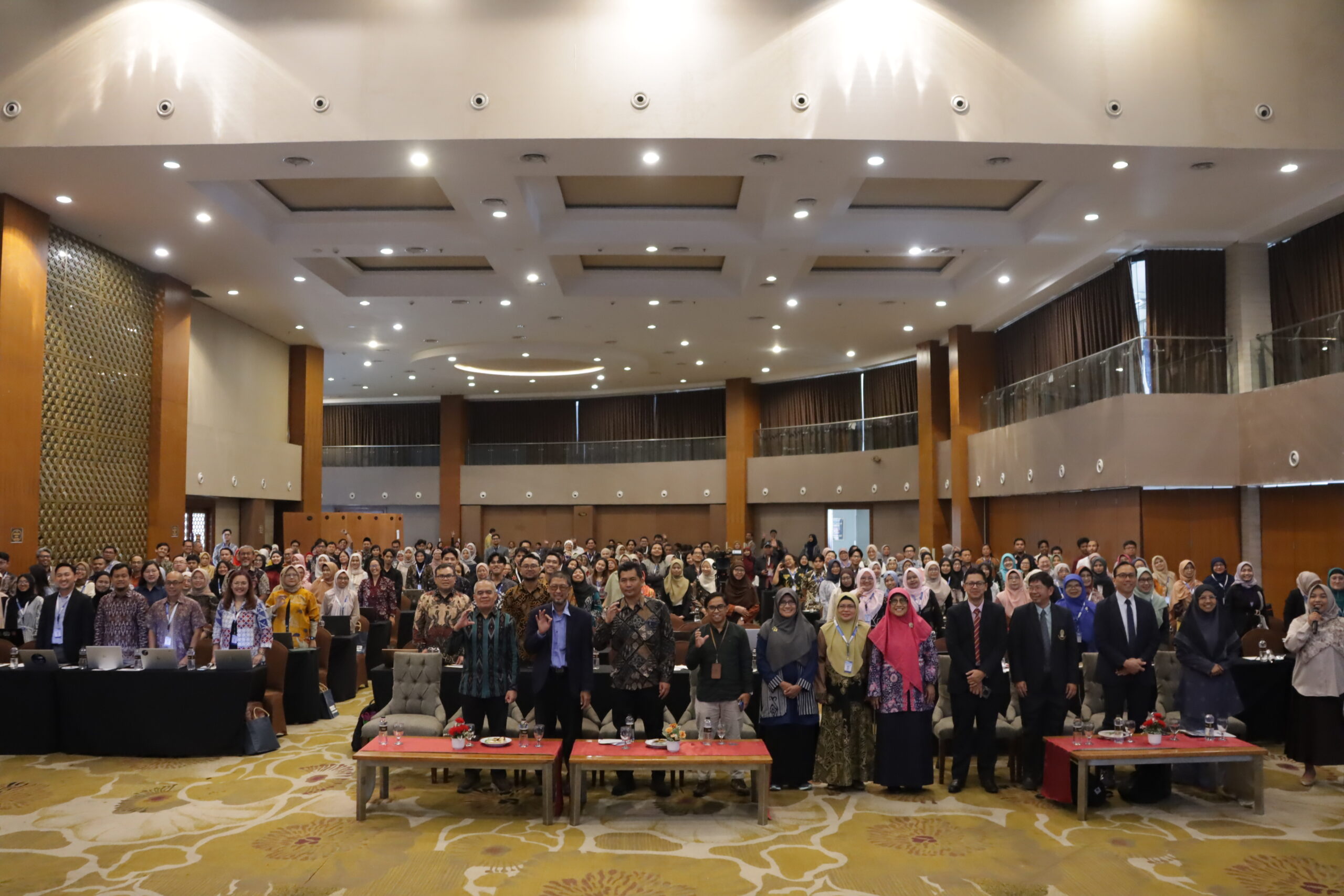 Read more about the article Semarang Jadi Pusat Pertemuan Ilmuwan Kimia Dunia, Unimus & UIN Walisongo Sukses Jadi Host ICICS–JCC 2025